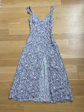 Zara Lavender Floral Maxi Dress with V-Neck and Slit